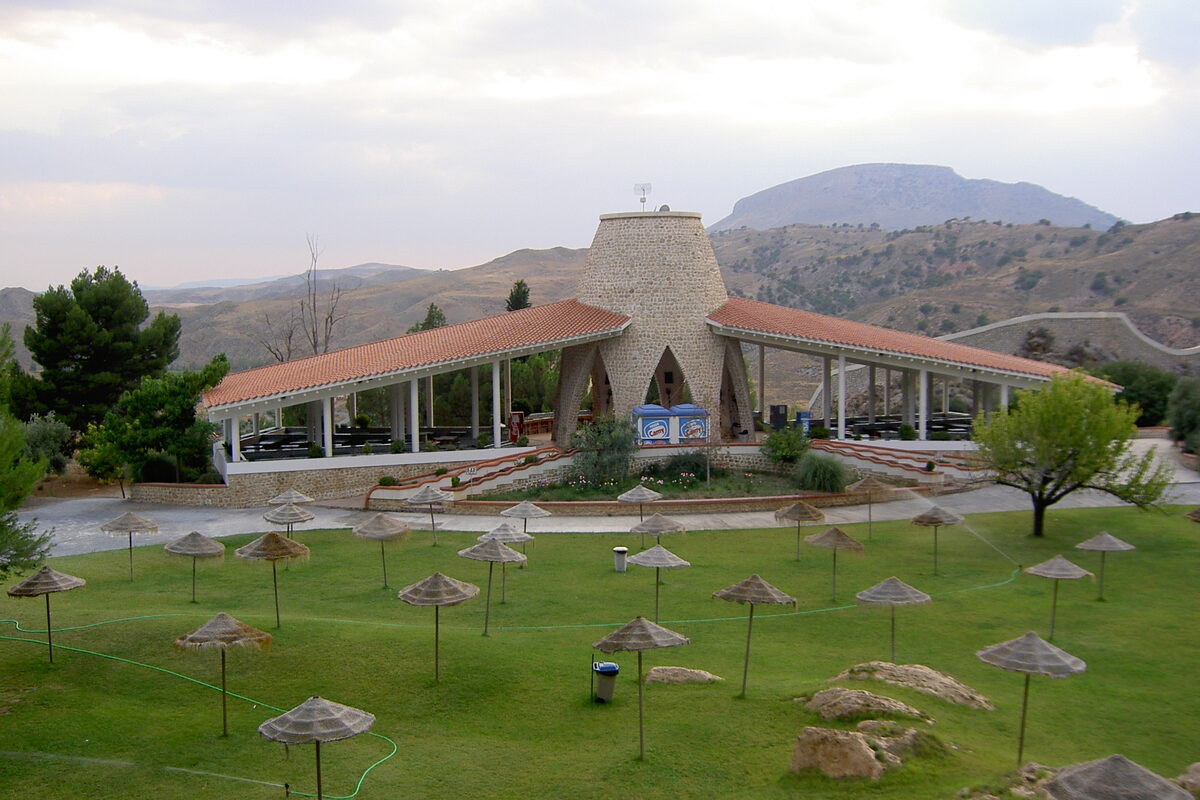 Zona de barbacoas gratuita Piscina Los Torreones Alicún Granada