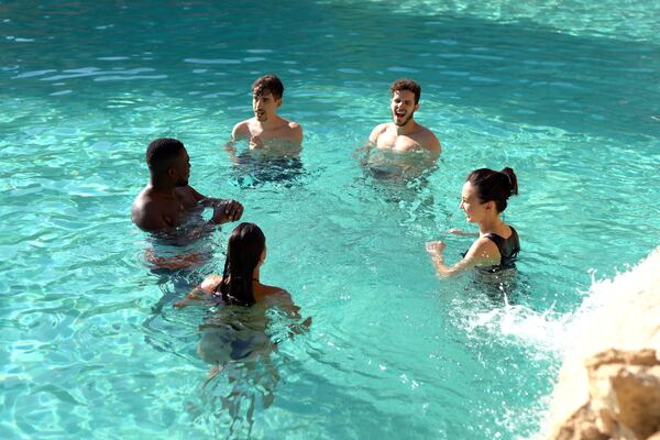 Animación y ocio familiar piscina termal Alicún Granada verano 2026