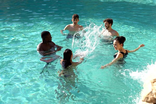 Diversión y ocio familiar piscina termal Los Torreones Granada